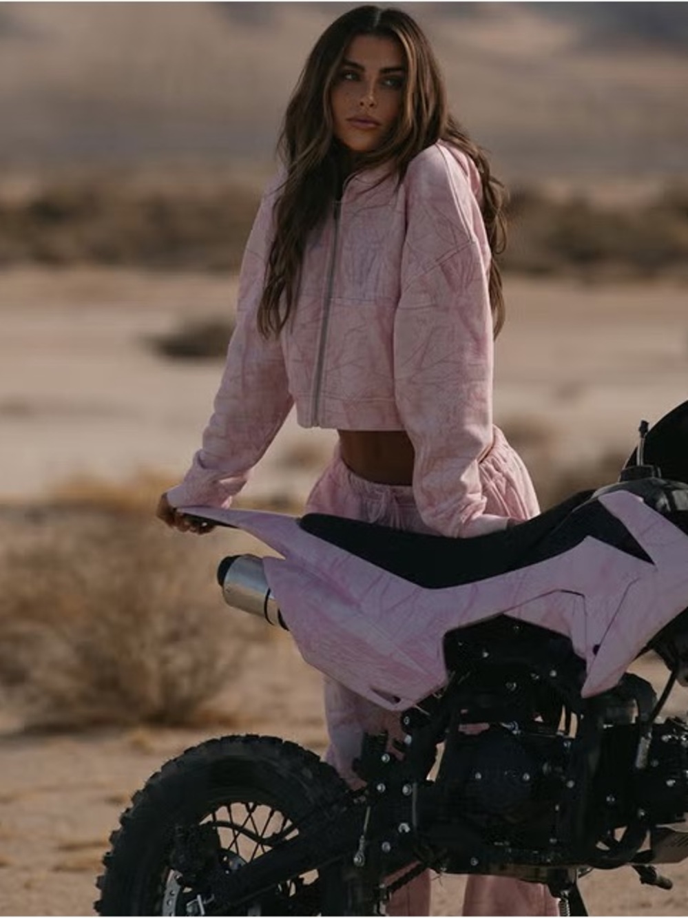 Dairy Boy bubblegum camo crop zip size M